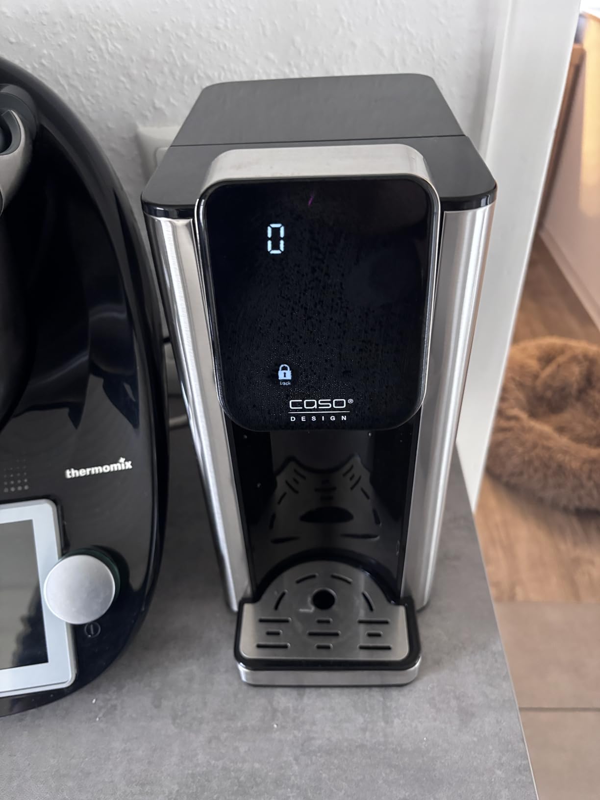 CASO HW 660 Heißwasserspender 2,7 l Schwarz 2600 W